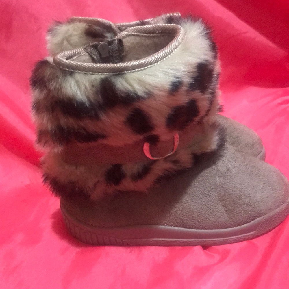 Cheetah toddler boots . Size 6 .